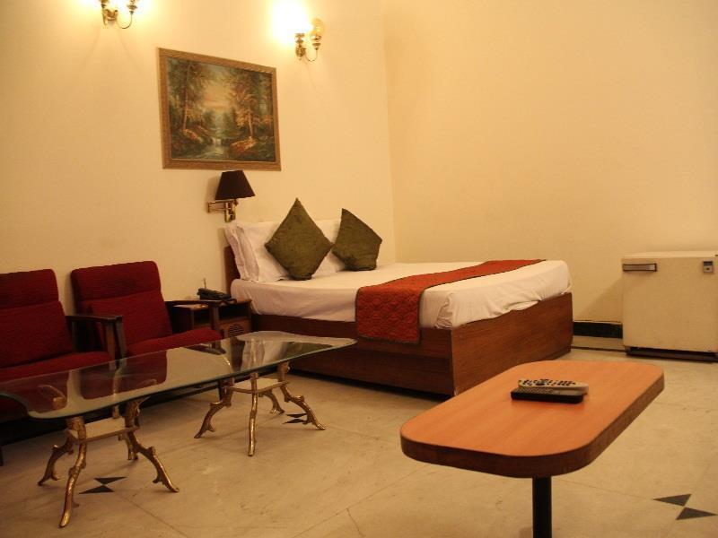 Alka Premiere Hotel New Delhi Buitenkant foto