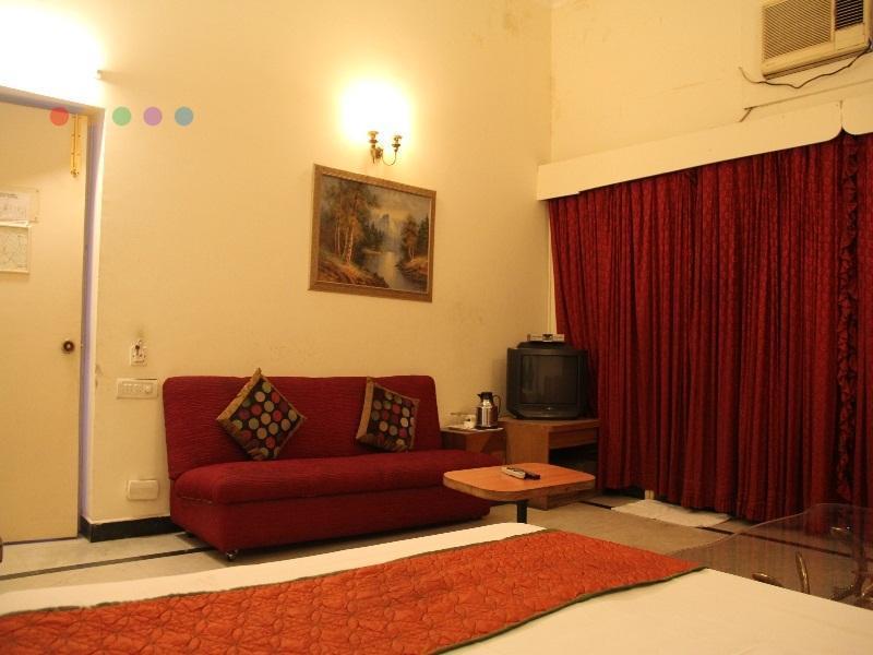 Alka Premiere Hotel New Delhi Buitenkant foto