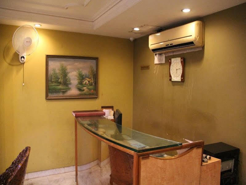 Alka Premiere Hotel New Delhi Buitenkant foto