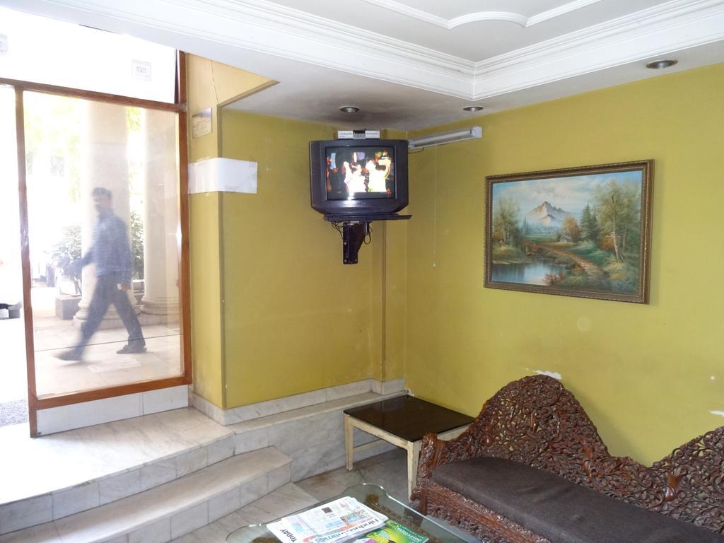 Alka Premiere Hotel New Delhi Buitenkant foto