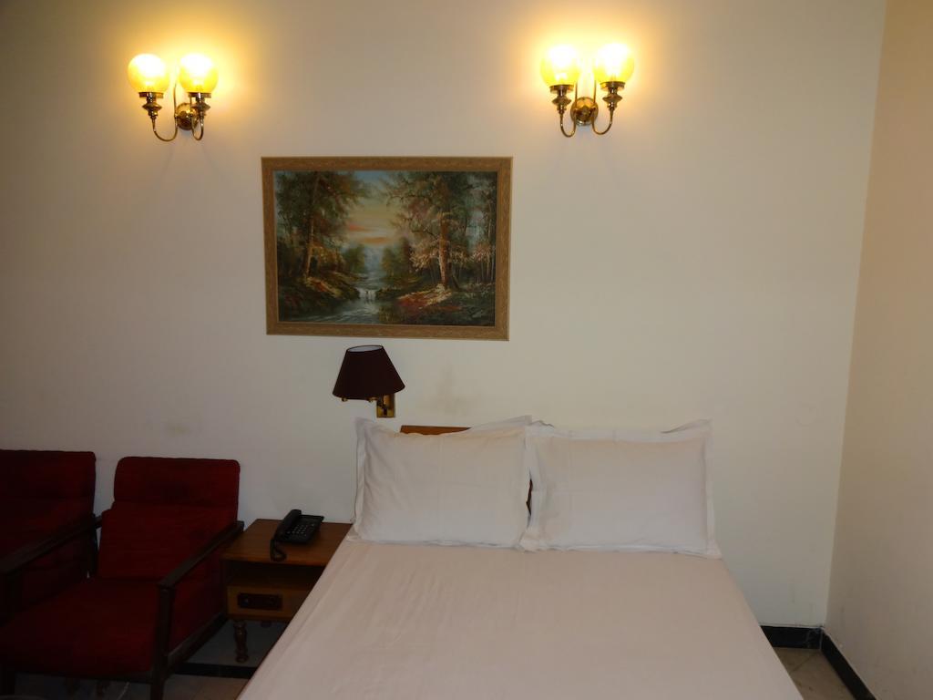 Alka Premiere Hotel New Delhi Kamer foto