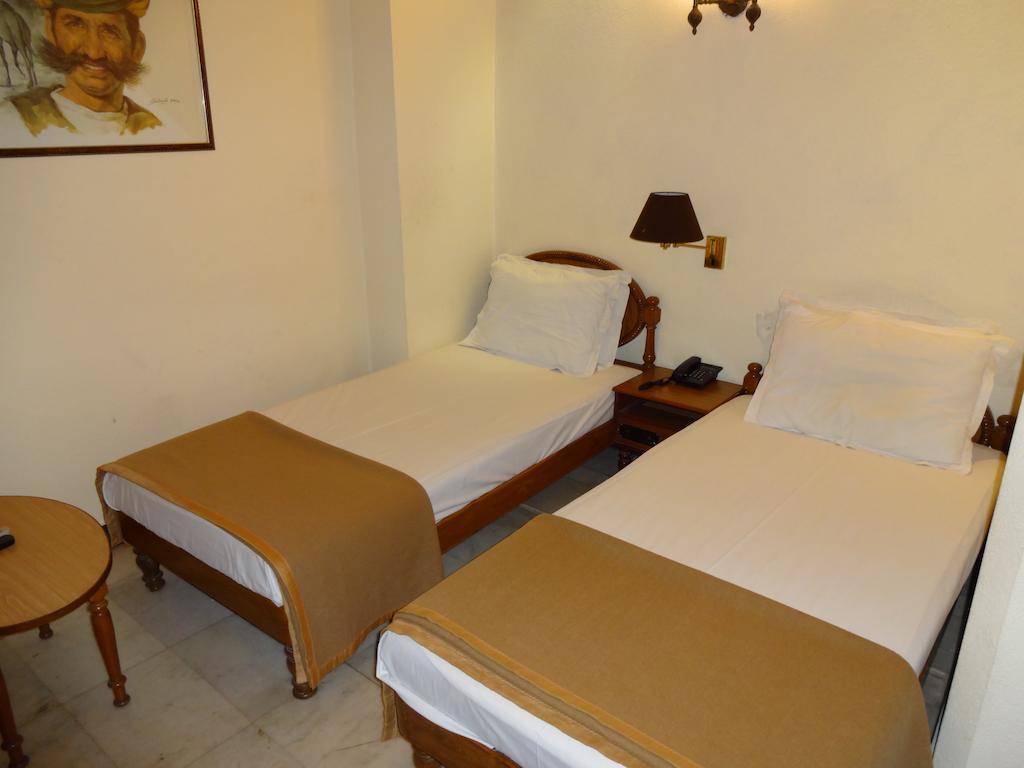 Alka Premiere Hotel New Delhi Kamer foto