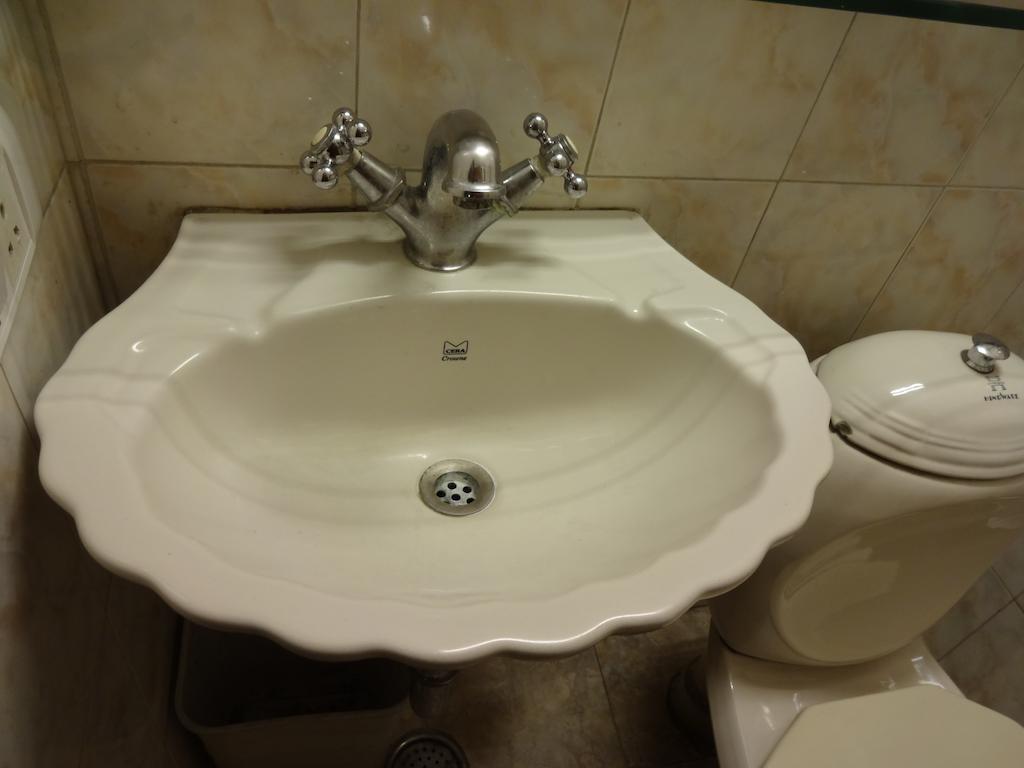 Alka Premiere Hotel New Delhi Buitenkant foto